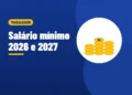 Ilustração de três pilhas de moedas douradas, ao lado do título Salário mínimo 2026 e 2027